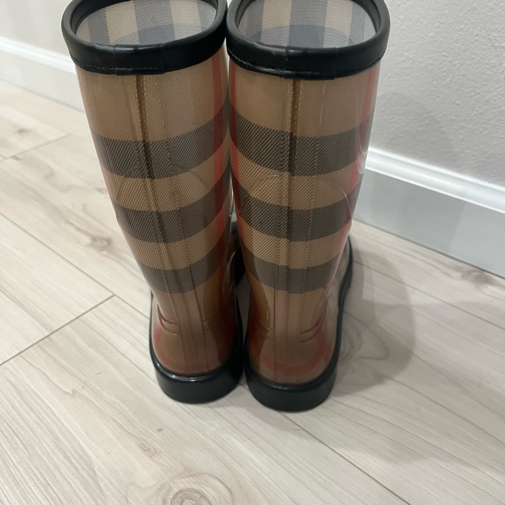 Authentic Burberry rain boots size 41 - Picture 2 of 6